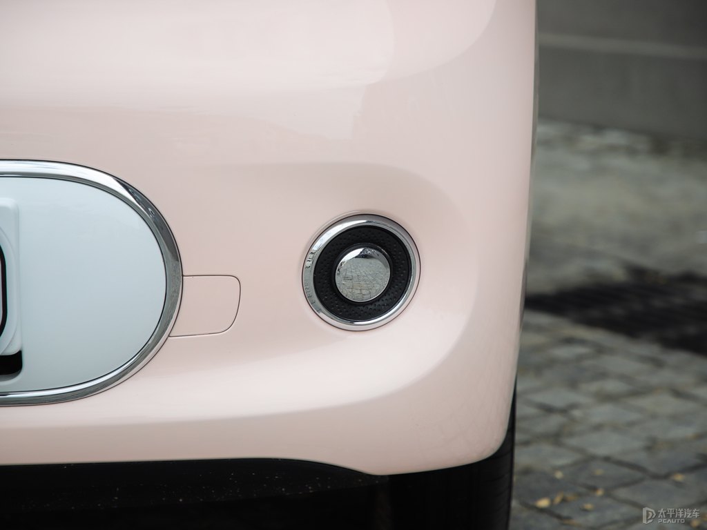 白桃粉宏光MINIEV車頭外觀圖片