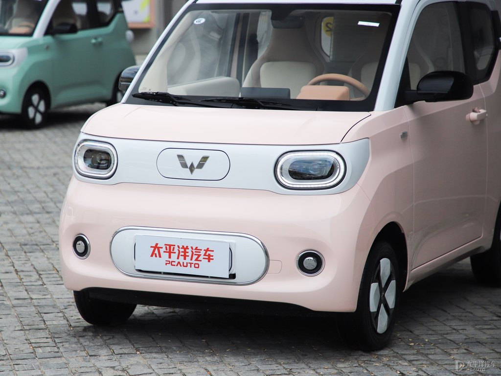 白桃粉宏光MINIEV車頭外觀圖片