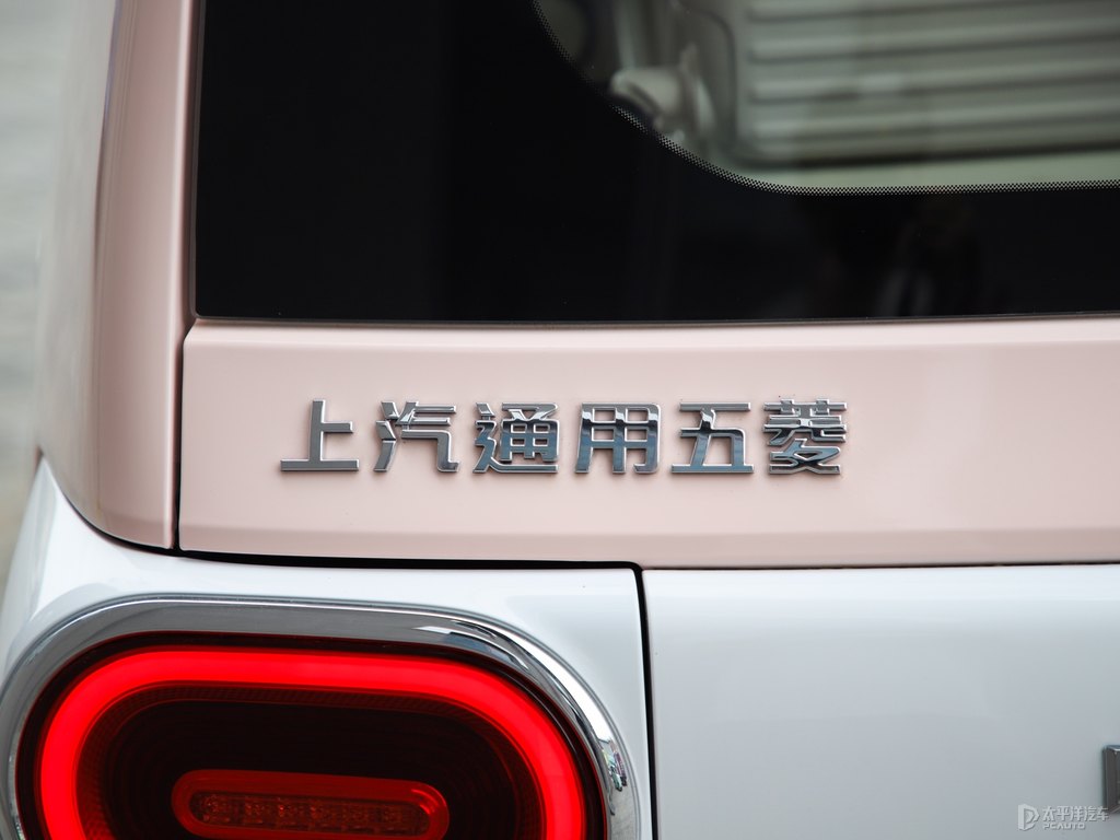 白桃粉宏光MINIEV車尾外觀圖片