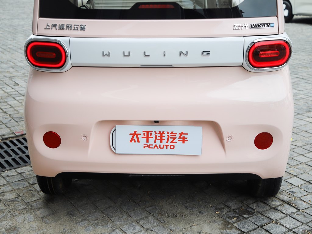 白桃粉宏光MINIEV車尾外觀圖片