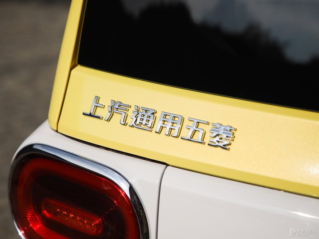 輕芒黃宏光MINIEV車尾外觀圖片