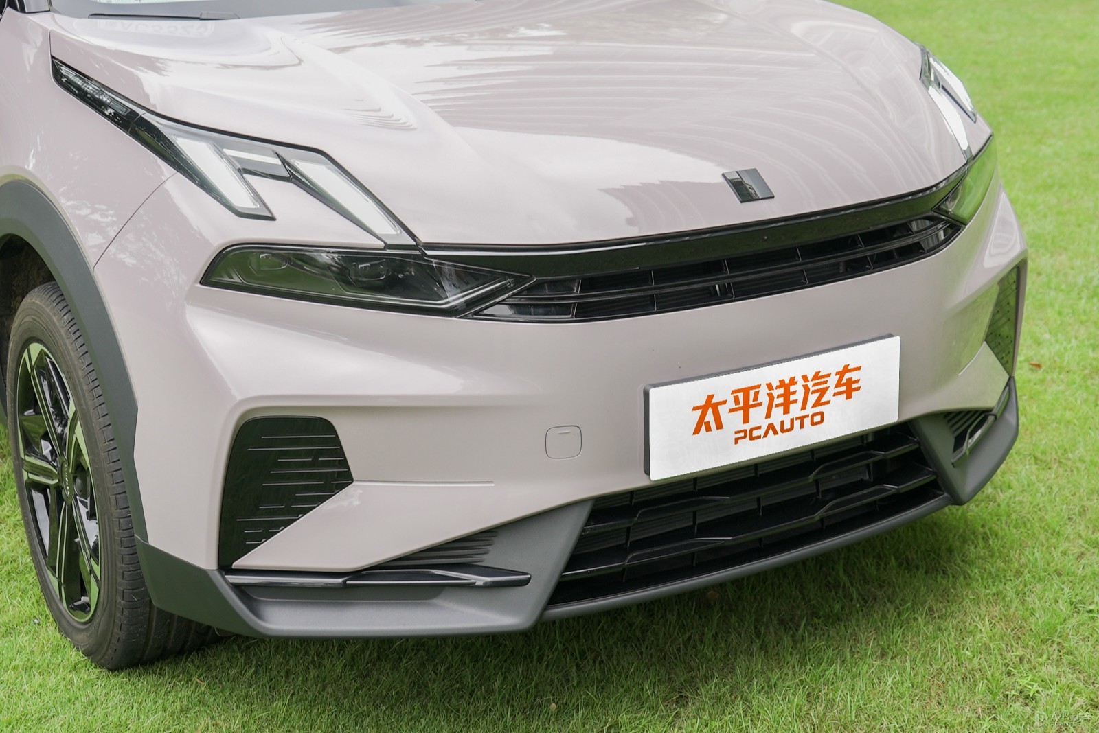 領(lǐng)克06新能源外觀高清大圖