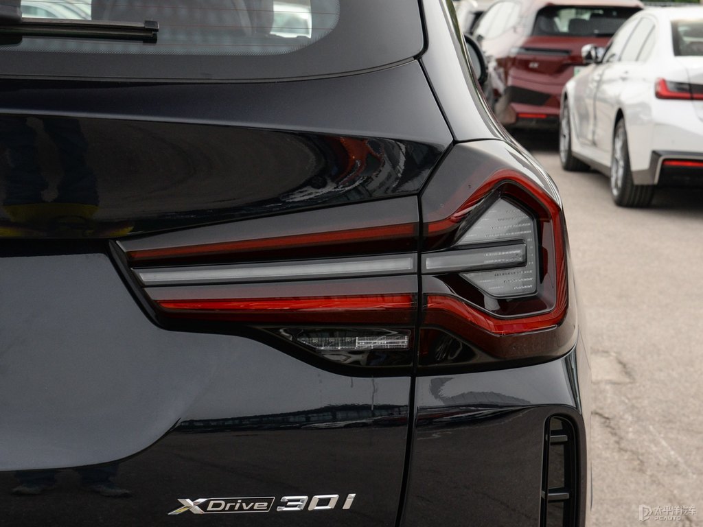 碳黑寶馬X3車尾外觀圖片