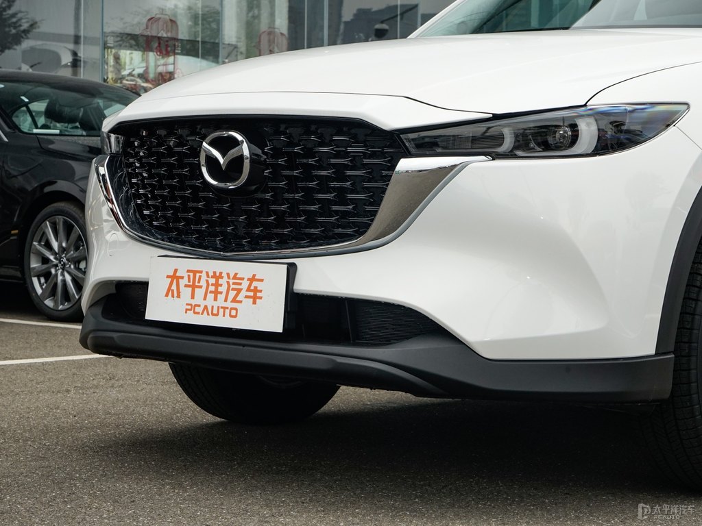 珠光白馬自達CX-5車頭外觀圖片