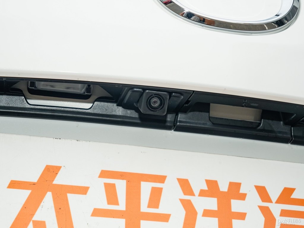 珠光白馬自達(dá)CX-5車尾外觀圖片