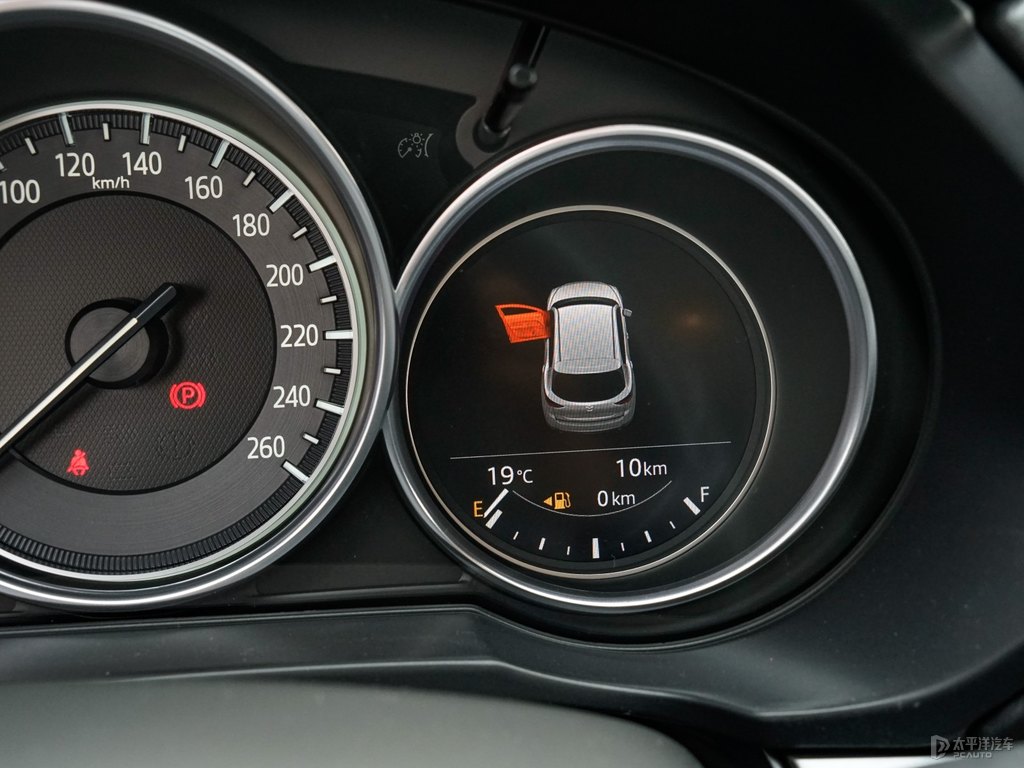 珠光白馬自達(dá)CX-5中控內(nèi)飾圖片