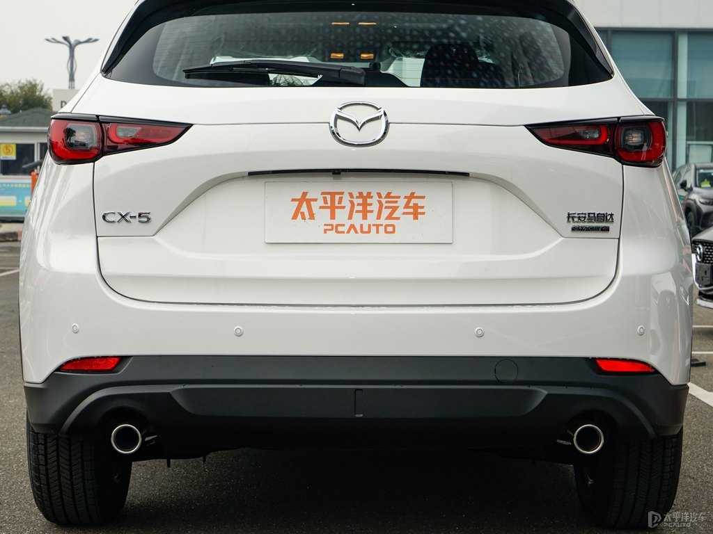 珠光白馬自達(dá)CX-5車(chē)尾外觀圖片