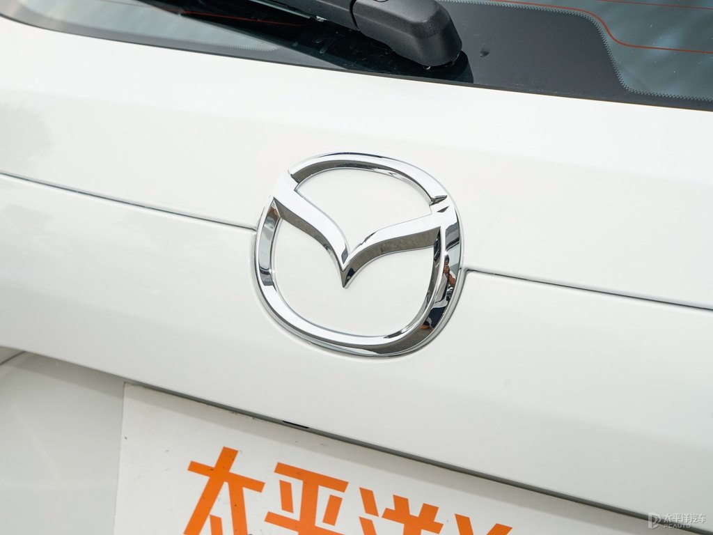 珠光白馬自達(dá)CX-5車尾外觀圖片