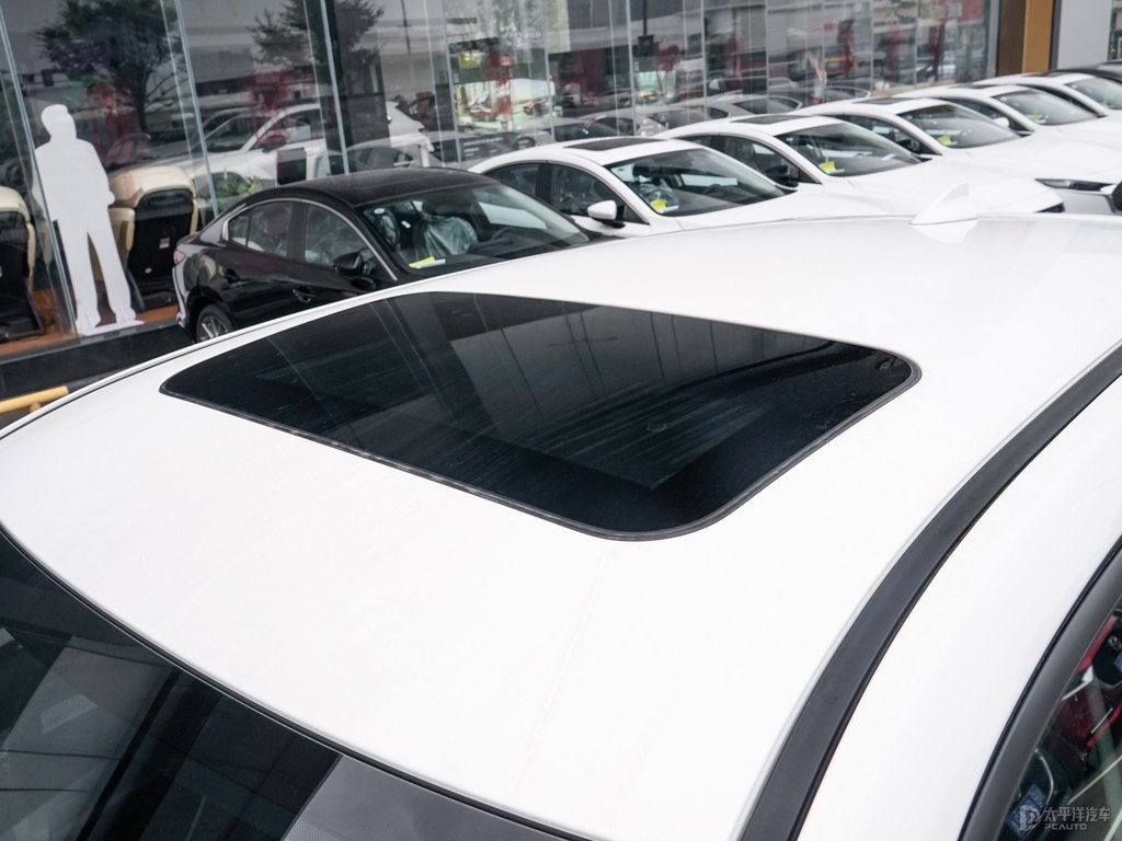 珠光白馬自達(dá)CX-5車(chē)身外觀(guān)圖片