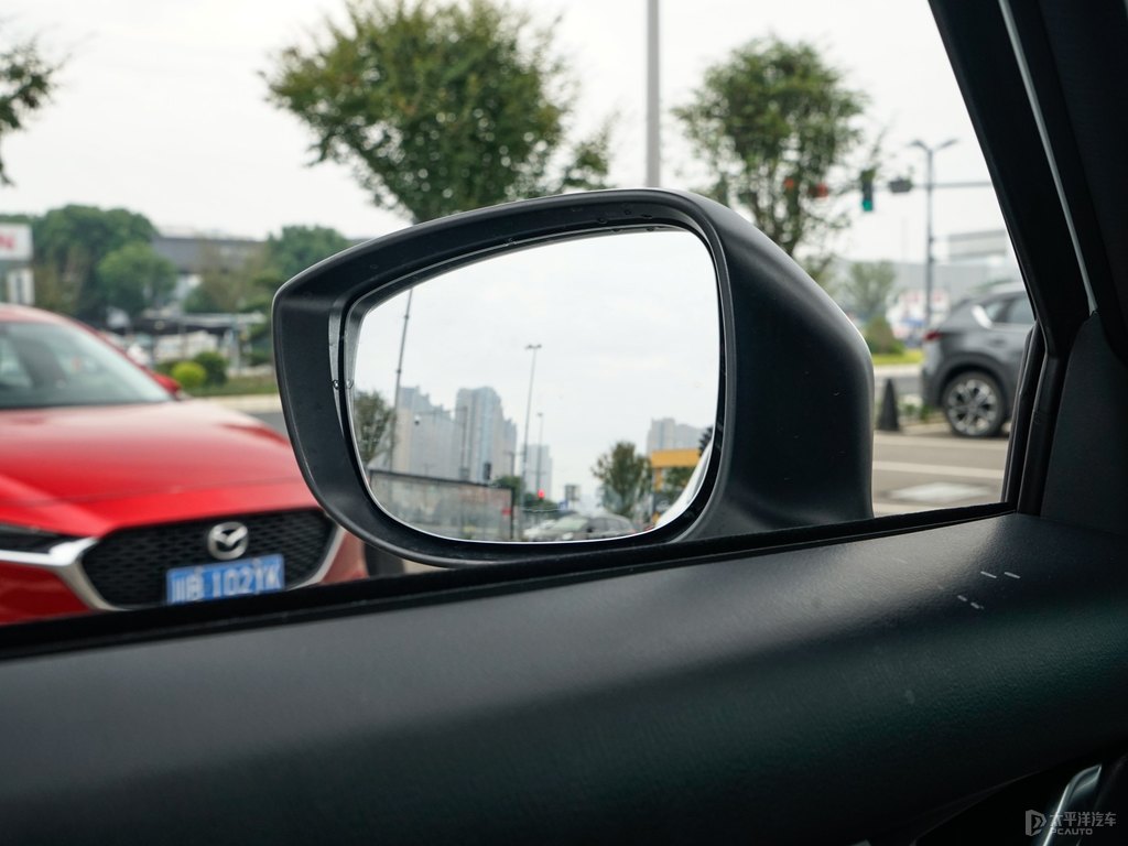 珠光白馬自達CX-5車身外觀圖片