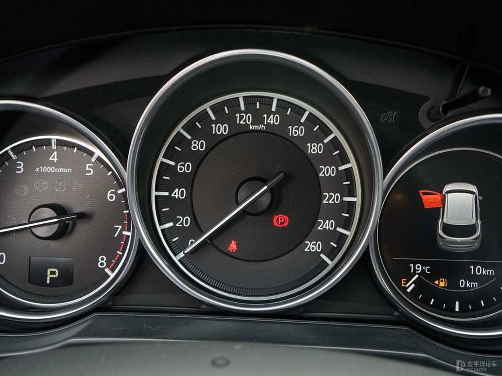 珠光白馬自達(dá)CX-5中控內(nèi)飾圖片