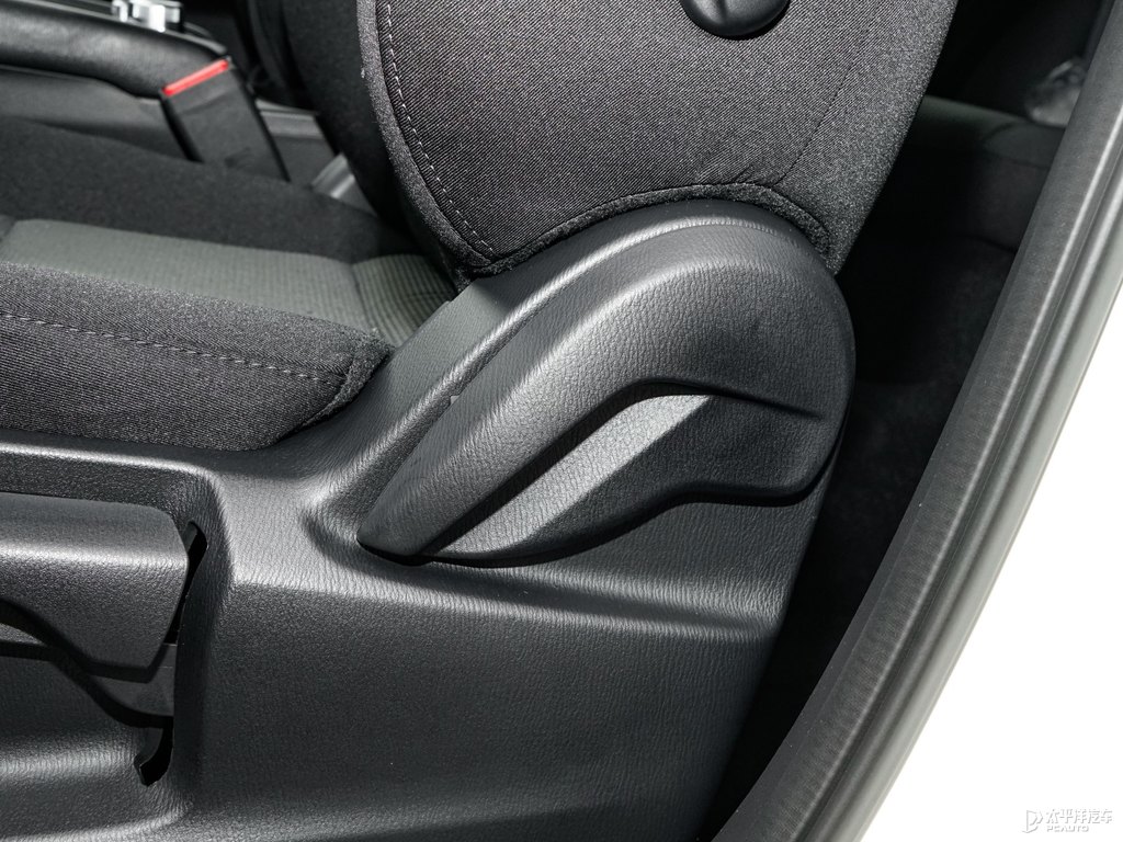珠光白馬自達(dá)CX-5座椅內(nèi)飾圖片