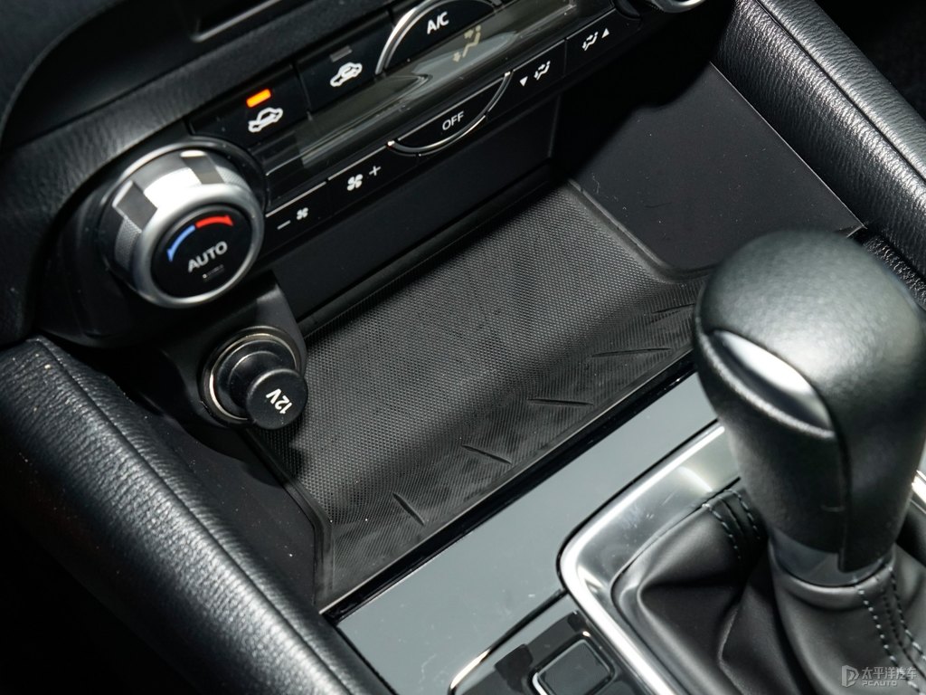 珠光白馬自達(dá)CX-5中控內(nèi)飾圖片