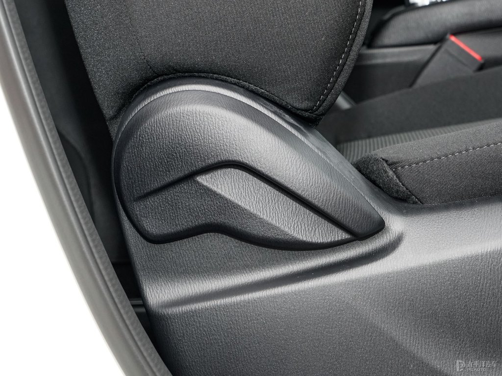 珠光白馬自達(dá)CX-5座椅內(nèi)飾圖片
