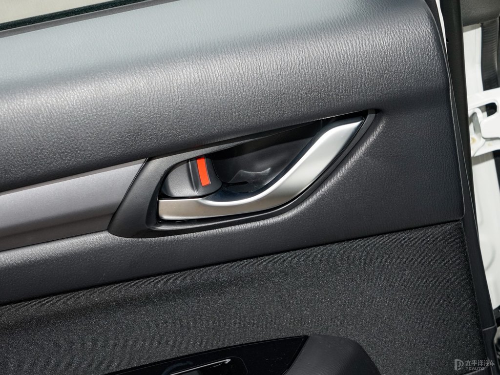 珠光白馬自達(dá)CX-5車廂內(nèi)飾圖片