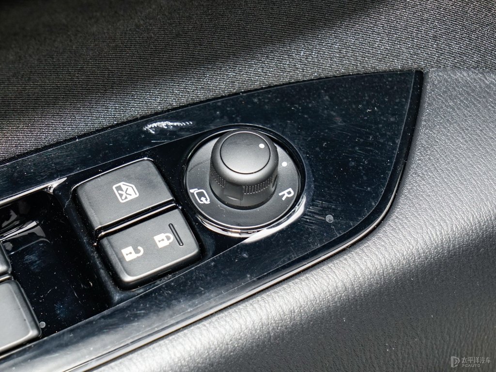 珠光白馬自達(dá)CX-5車廂內(nèi)飾圖片