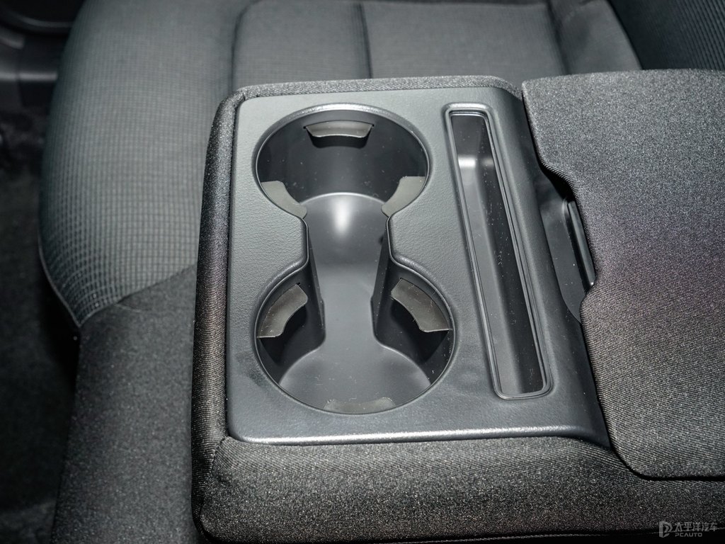 珠光白馬自達(dá)CX-5儲(chǔ)物空間空間圖片