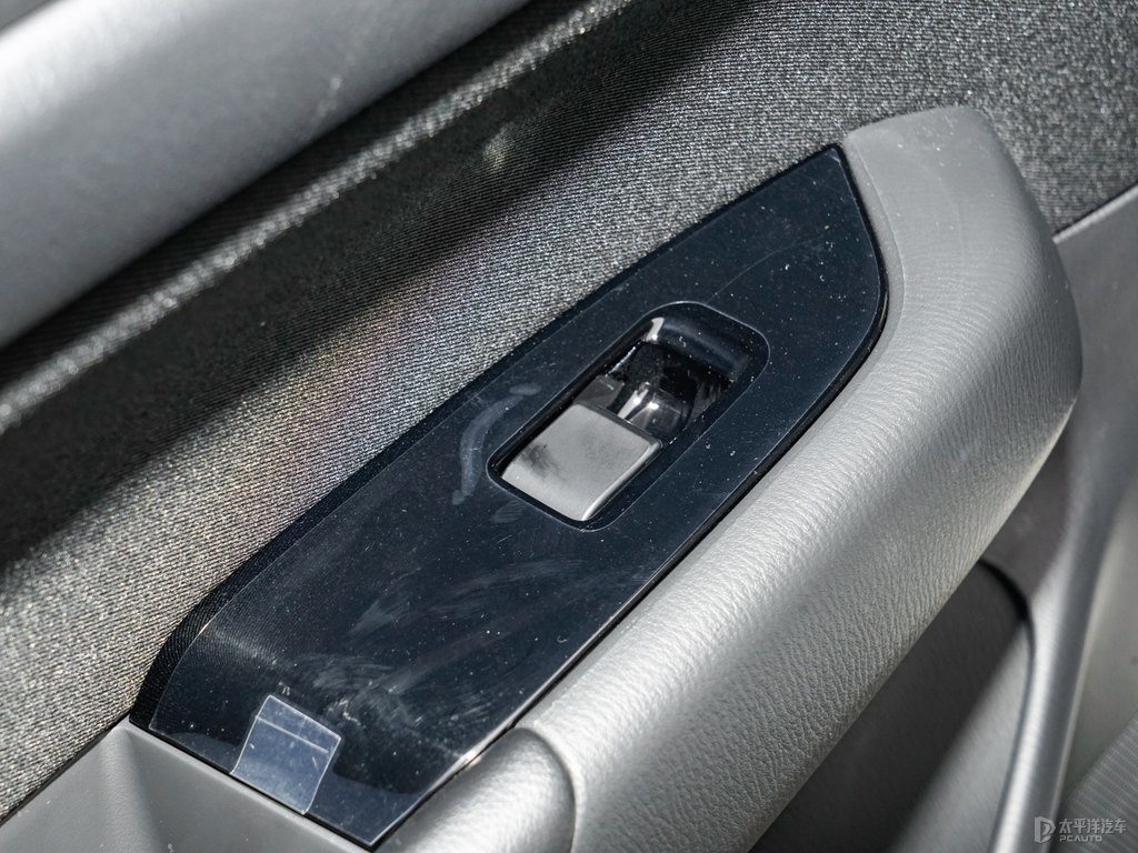 珠光白馬自達CX-5車廂內(nèi)飾圖片