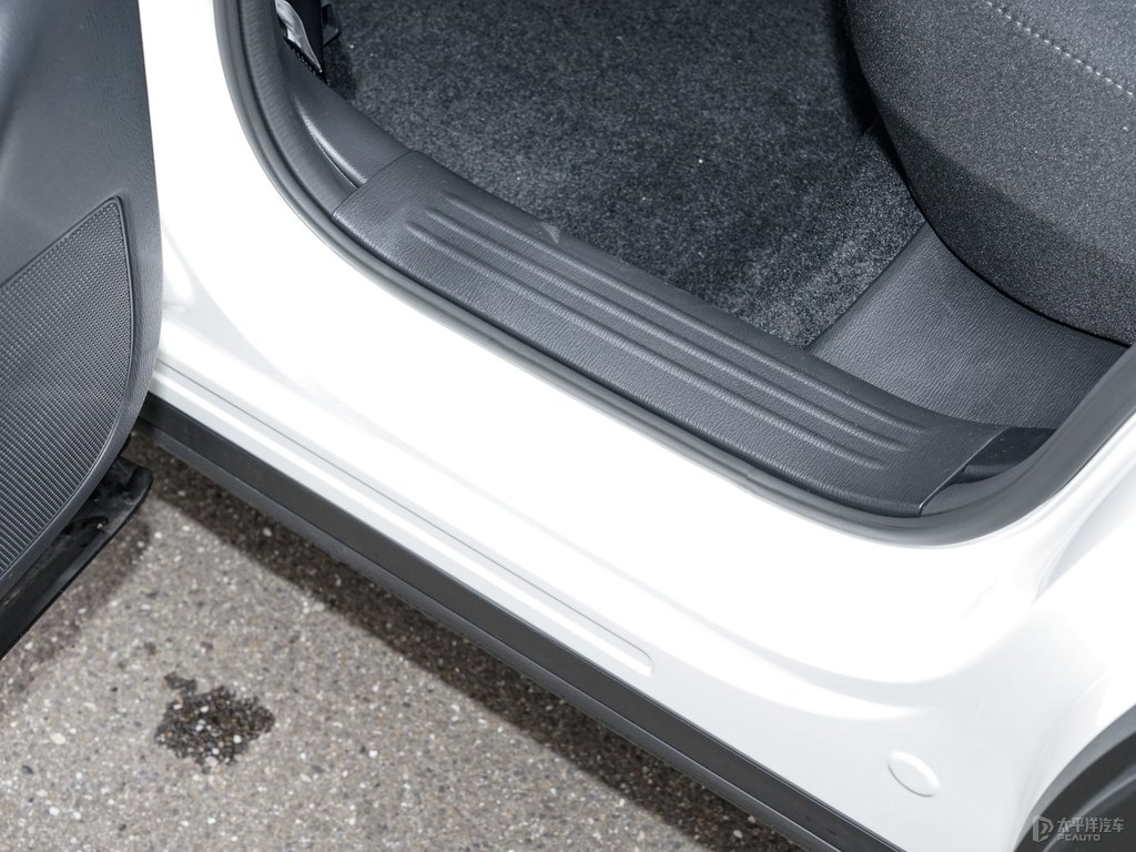 珠光白馬自達(dá)CX-5車廂內(nèi)飾圖片