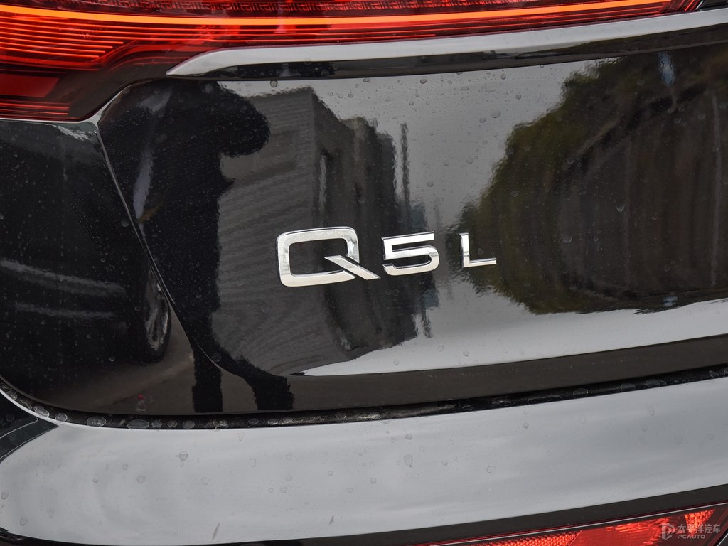 傳奇黑奧迪Q5L車(chē)頭外觀圖片