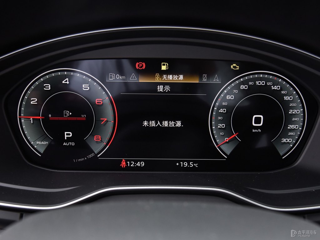 傳奇黑奧迪Q5L中控內(nèi)飾圖片