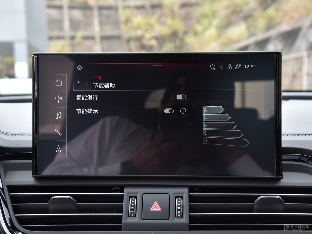 傳奇黑奧迪Q5L中控內(nèi)飾圖片