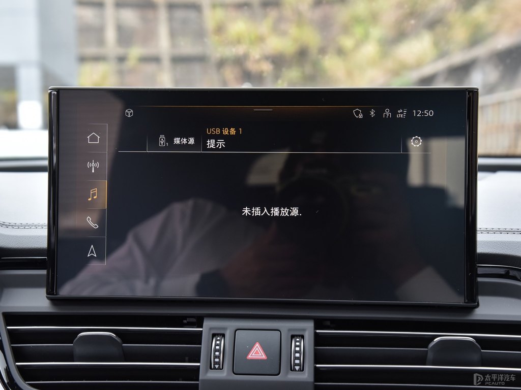 傳奇黑奧迪Q5L中控內(nèi)飾圖片