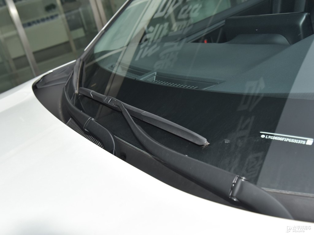 鉑金珍珠白威蘭達(dá)車(chē)身外觀圖片