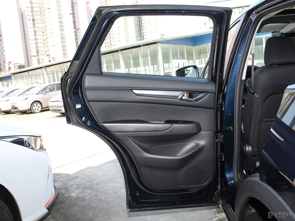 恒星藍(lán)馬自達(dá)CX-5車廂內(nèi)飾圖片