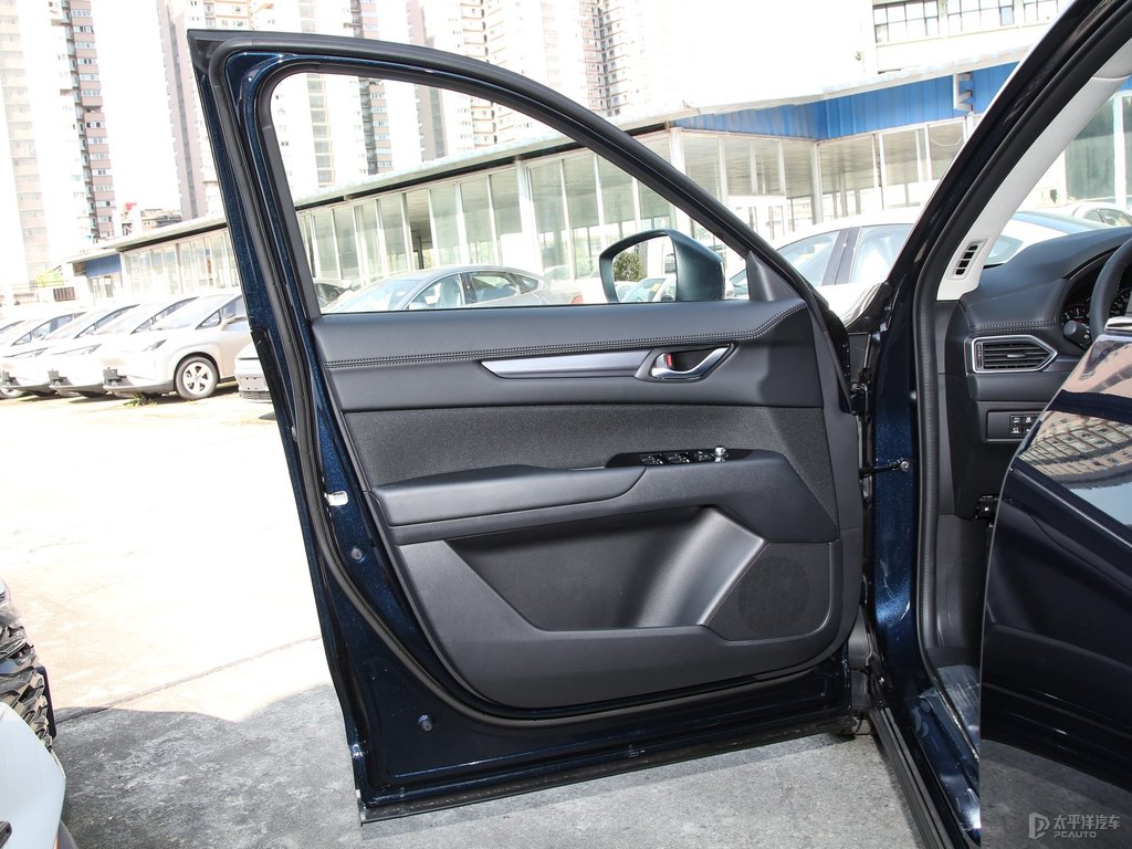 恒星藍(lán)馬自達(dá)CX-5車廂內(nèi)飾圖片