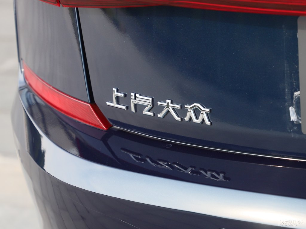 星夜藍(lán)帕薩特車(chē)尾外觀圖片