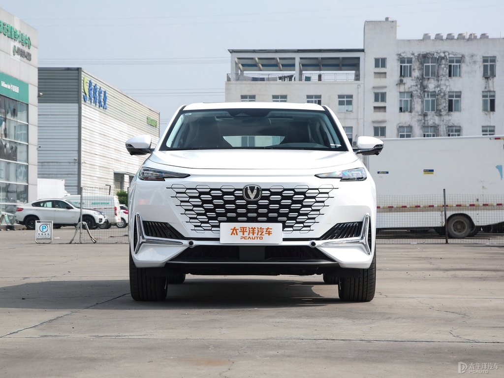 星辰白長(zhǎng)安UNI-K整車外觀外觀圖片