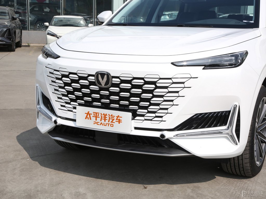 星辰白長安UNI-K車頭外觀圖片