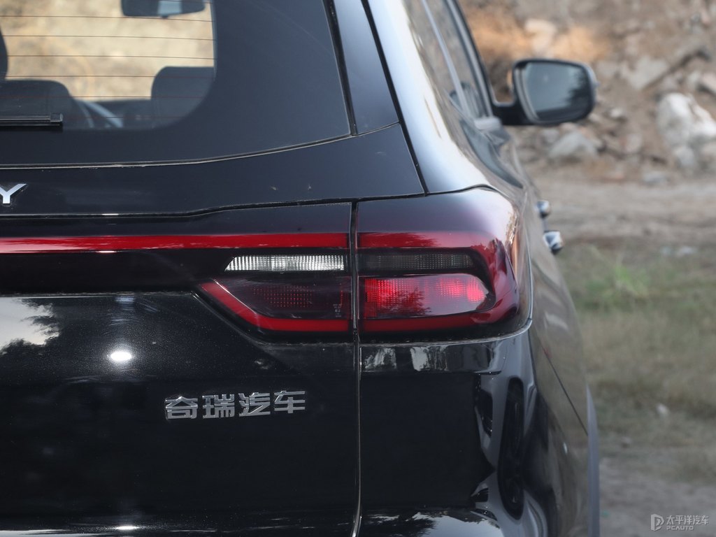 曜石黑瑞虎8車尾外觀圖片