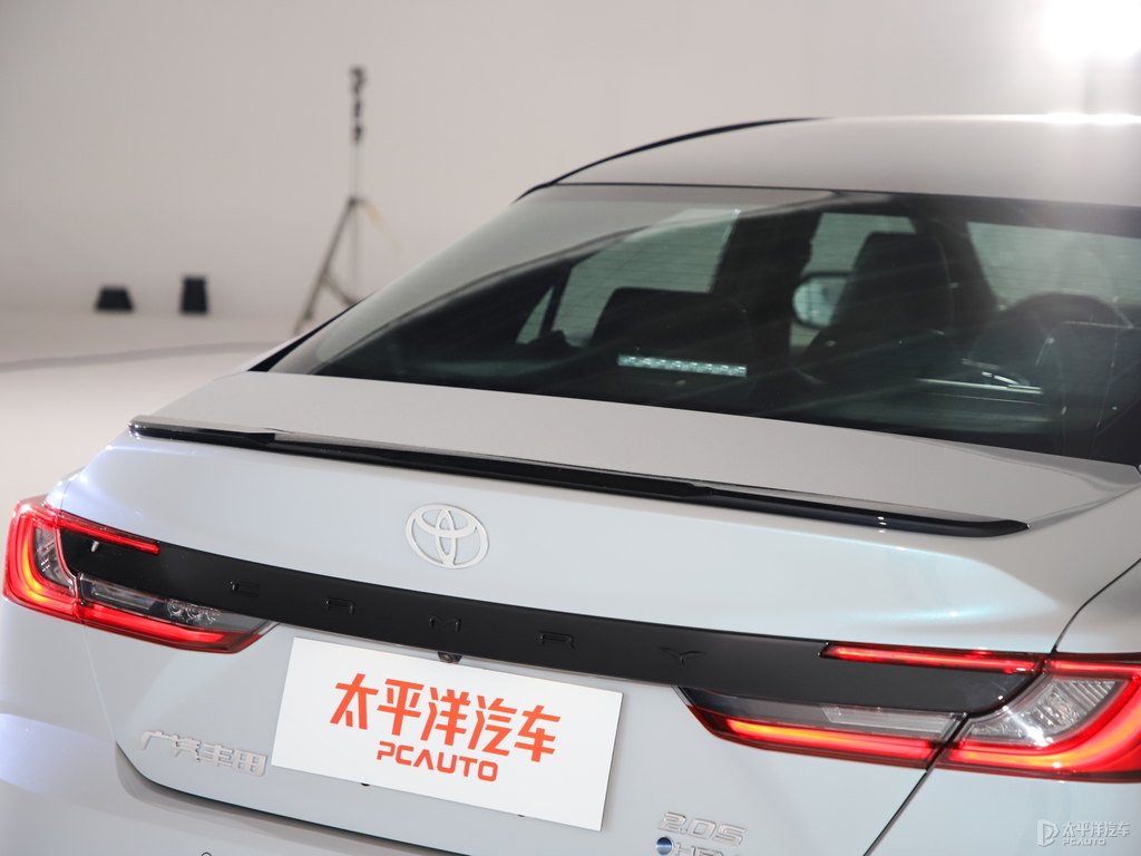 黑色+賽博灰凱美瑞車尾外觀圖片