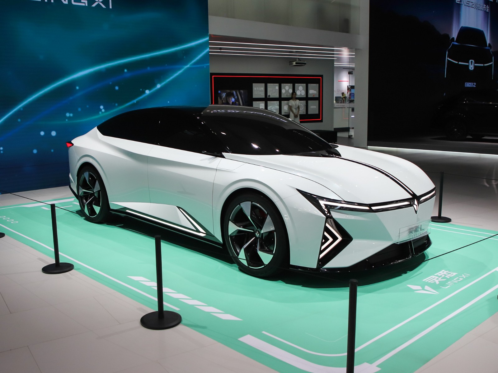 靈悉L車展高清大圖