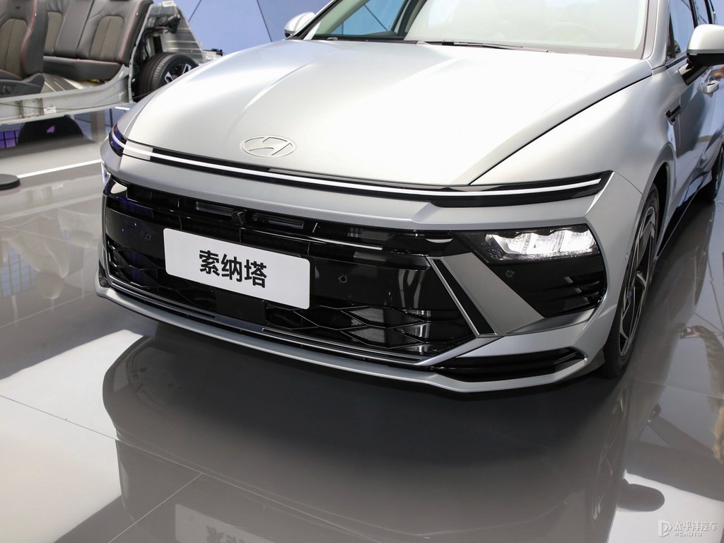 極光銀索納塔車頭外觀圖片