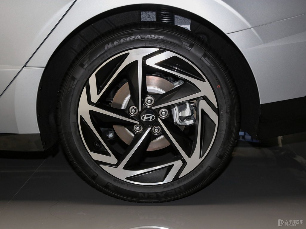 極光銀索納塔車(chē)身外觀圖片