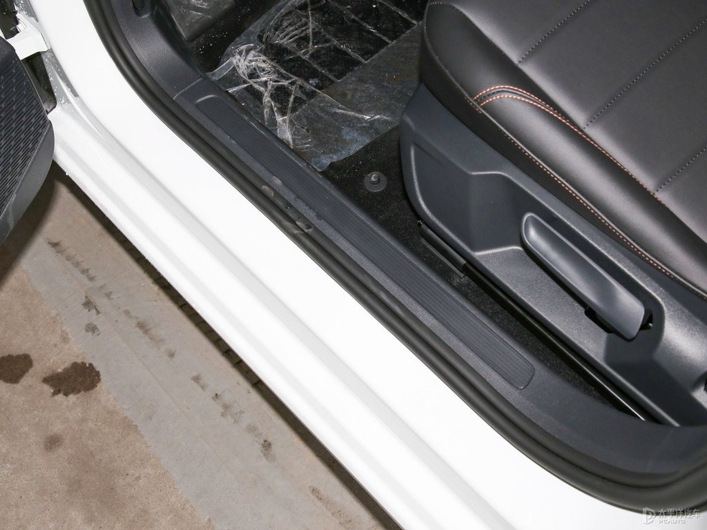 極地白寶來車廂內(nèi)飾圖片