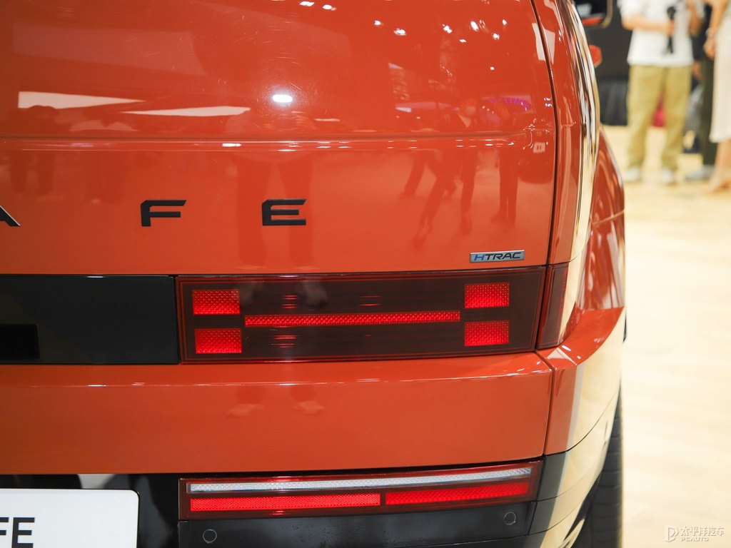熾霞橙勝達車尾外觀圖片