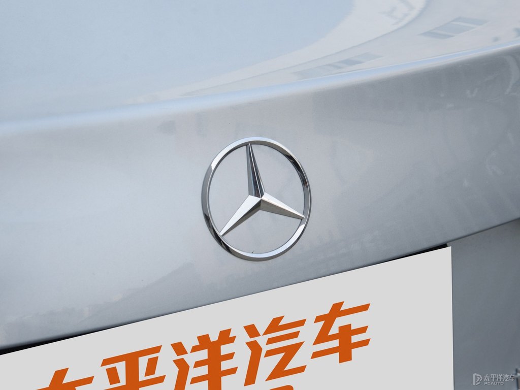 時(shí)空銀奔馳C級(jí)車尾外觀圖片