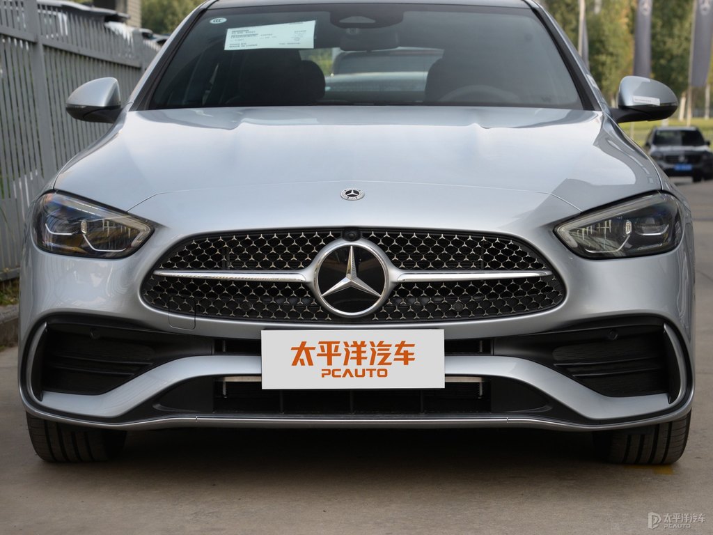 時(shí)空銀奔馳C級車頭外觀圖片