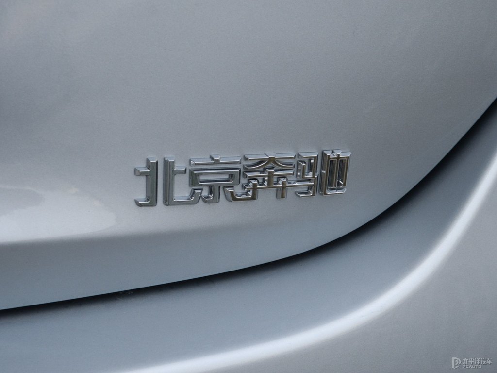 時空銀奔馳C級車尾外觀圖片