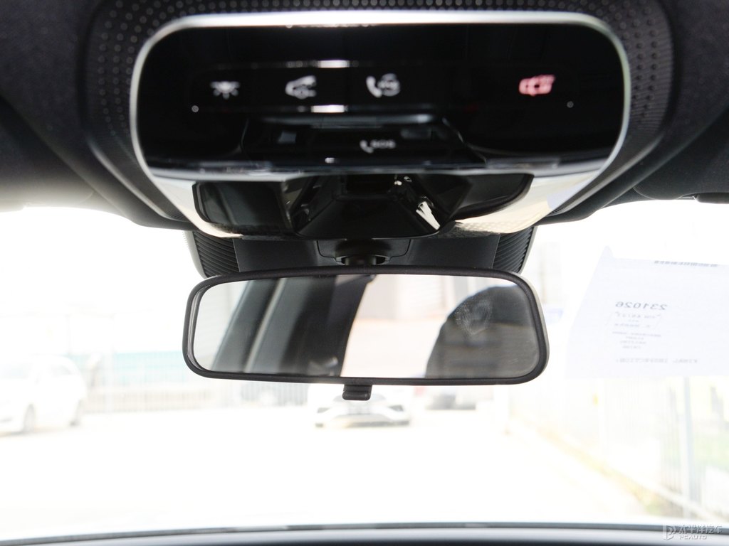 時(shí)空銀奔馳C級車廂內(nèi)飾圖片