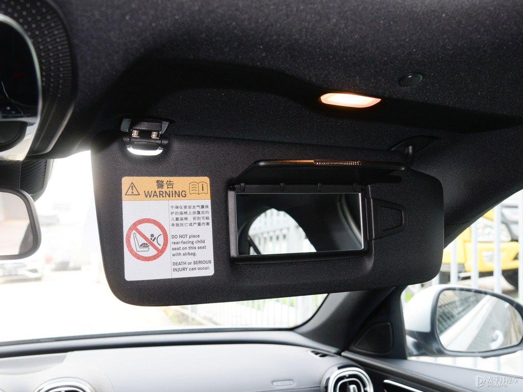 時(shí)空銀奔馳C級(jí)車(chē)廂內(nèi)飾圖片