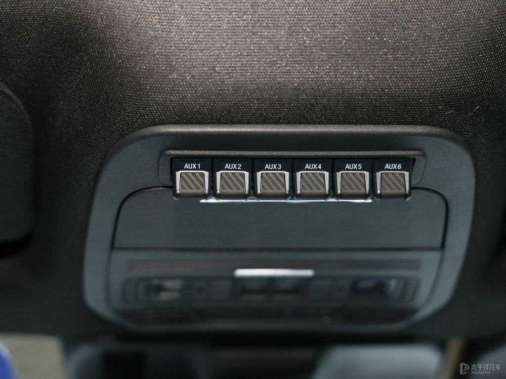 傲雪銀福特F-150車廂內(nèi)飾圖片