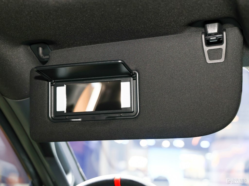 傲雪銀福特F-150車廂內(nèi)飾圖片