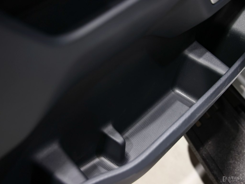 傲雪銀福特F-150車廂內(nèi)飾圖片