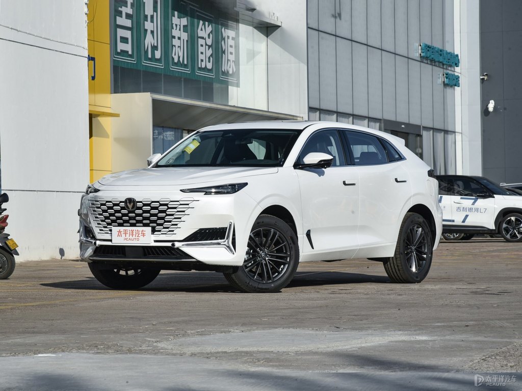 星辰白長(zhǎng)安UNI-K整車(chē)外觀外觀圖片