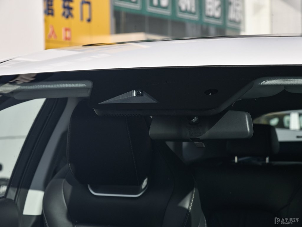 星辰白長安UNI-K車身外觀圖片